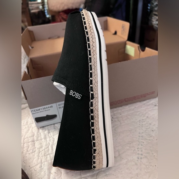 COPY - NWT in box. Bob’s by Sketchers memory foam. Black, size 7.5 - Picture 4 of 8